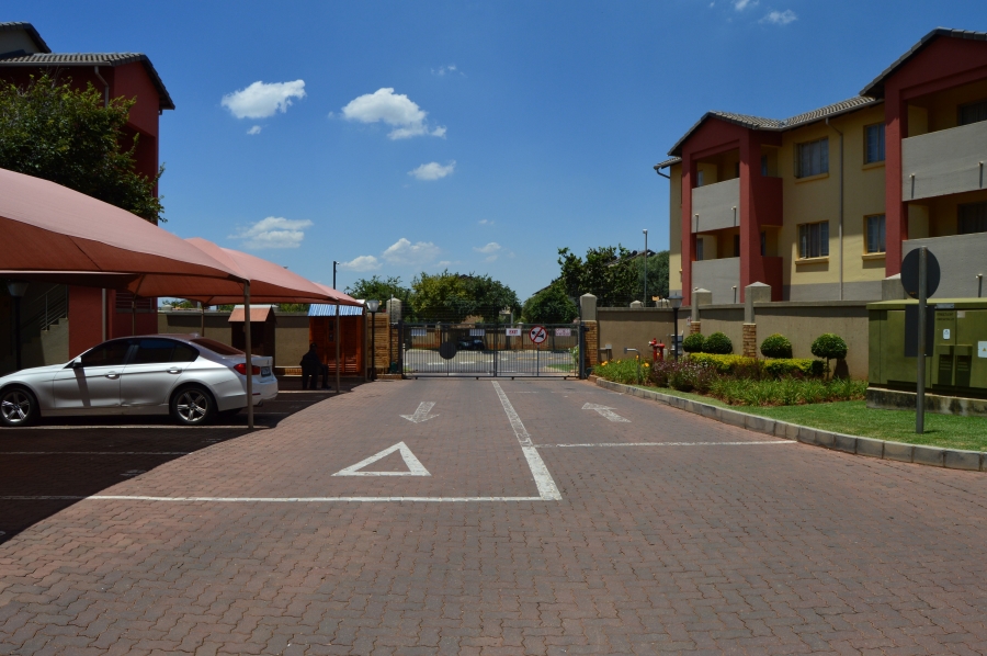 2 Bedroom Property for Sale in Monavoni Gauteng