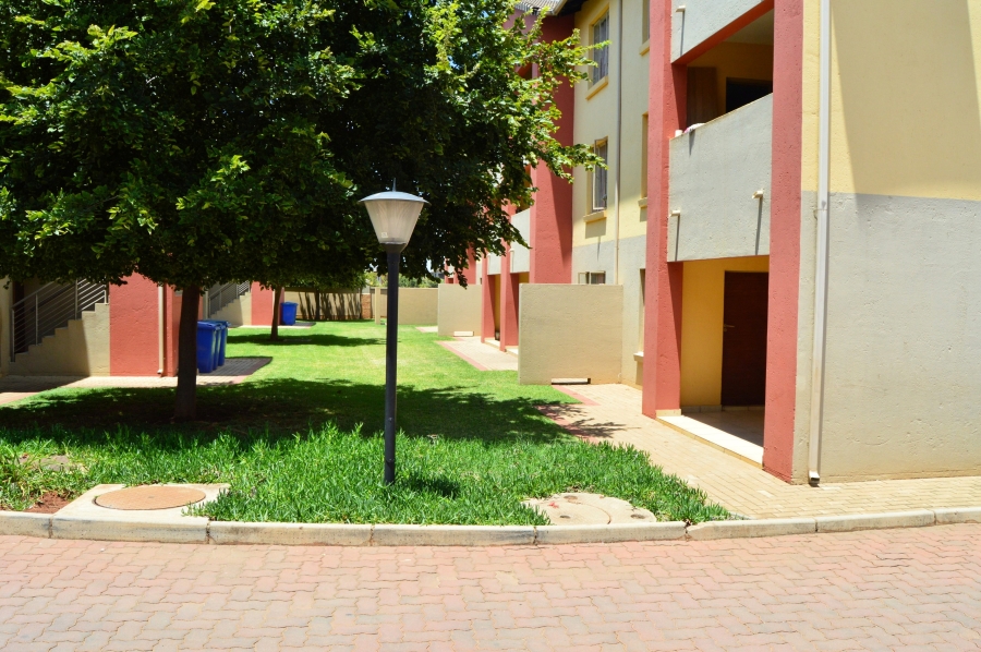 2 Bedroom Property for Sale in Monavoni Gauteng