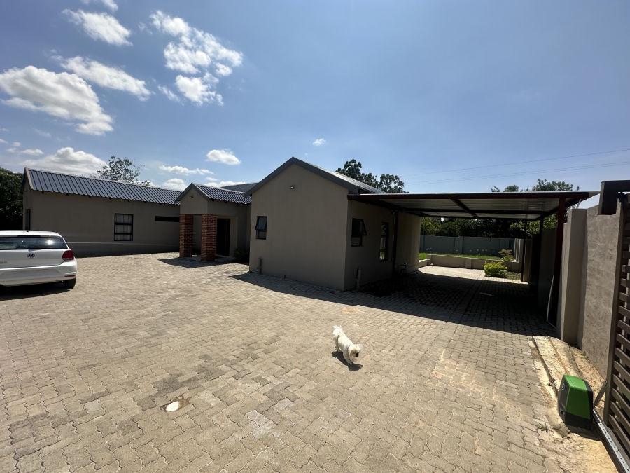 To Let 3 Bedroom Property for Rent in Chartwell Gauteng