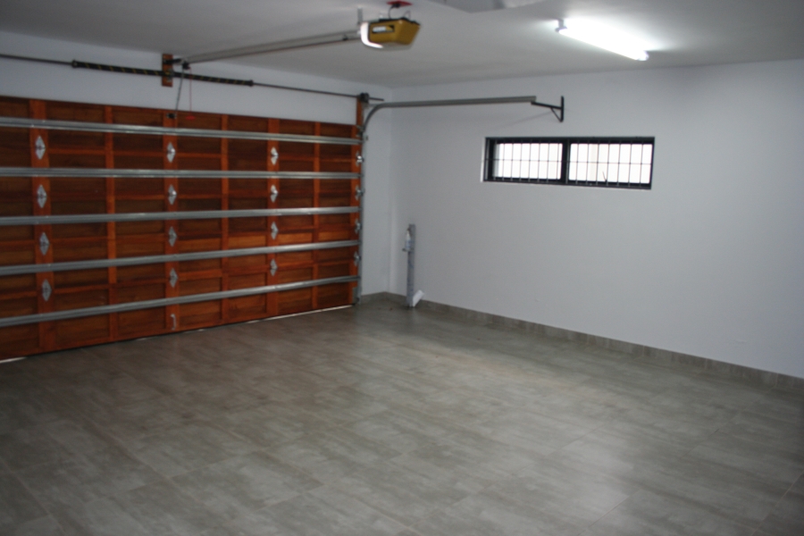 15 Bedroom Property for Sale in Ashlea Gardens Gauteng