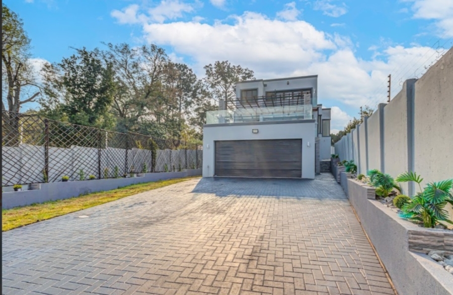 4 Bedroom Property for Sale in Bryanston Gauteng