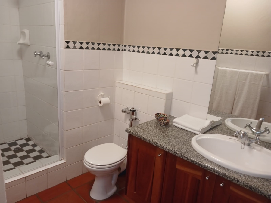 To Let 2 Bedroom Property for Rent in Sandhurst Gauteng