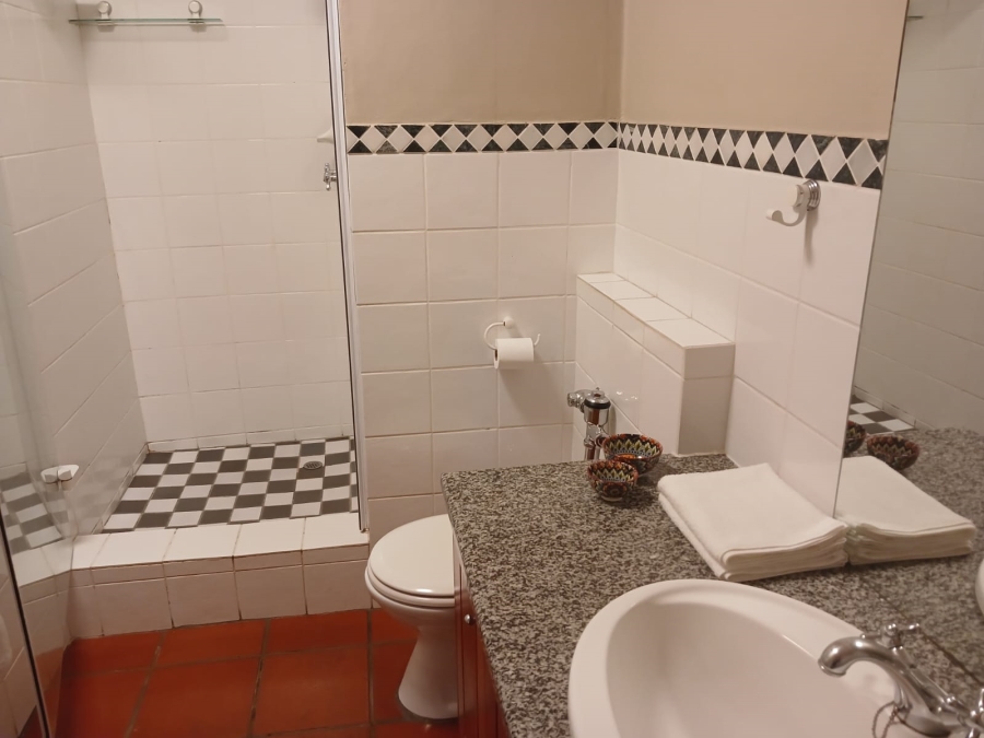 To Let 2 Bedroom Property for Rent in Sandhurst Gauteng