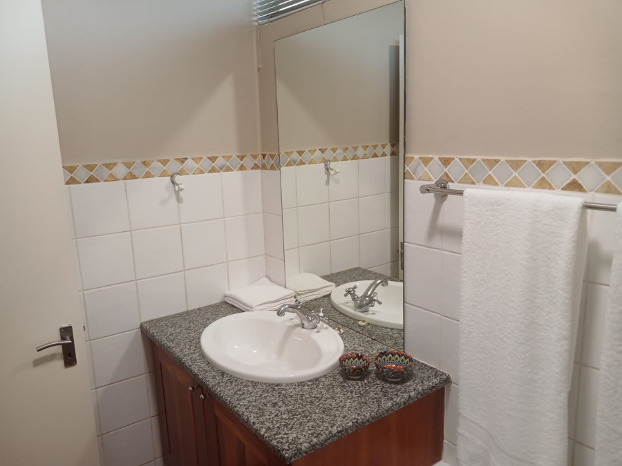 To Let 2 Bedroom Property for Rent in Sandhurst Gauteng