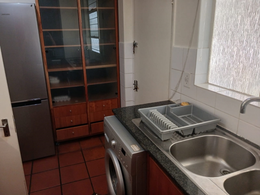 To Let 2 Bedroom Property for Rent in Sandhurst Gauteng