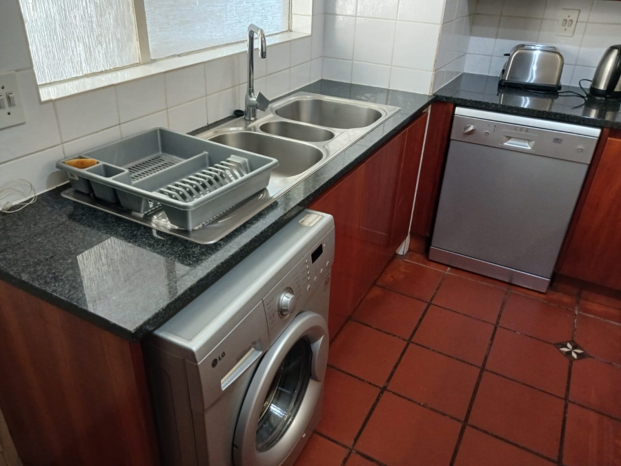 To Let 2 Bedroom Property for Rent in Sandhurst Gauteng