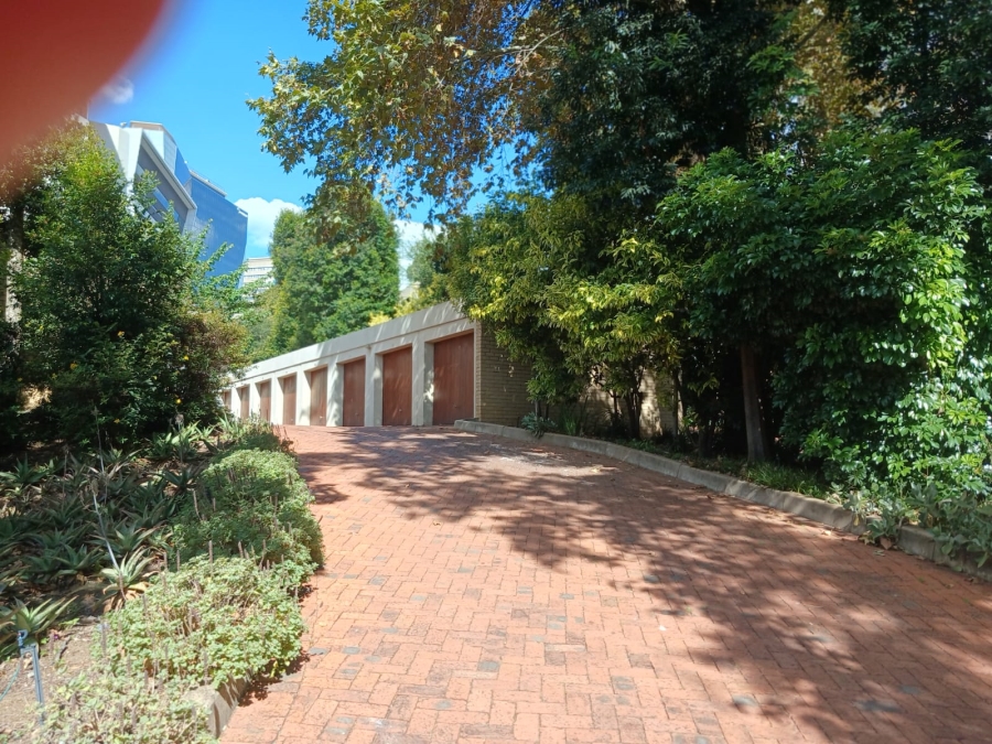 To Let 2 Bedroom Property for Rent in Sandhurst Gauteng