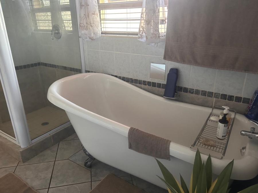3 Bedroom Property for Sale in Eldoraigne Gauteng