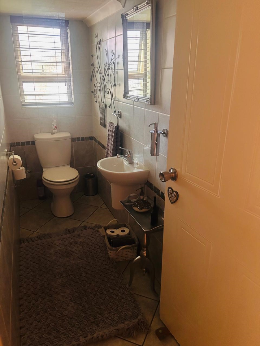 3 Bedroom Property for Sale in Eldoraigne Gauteng