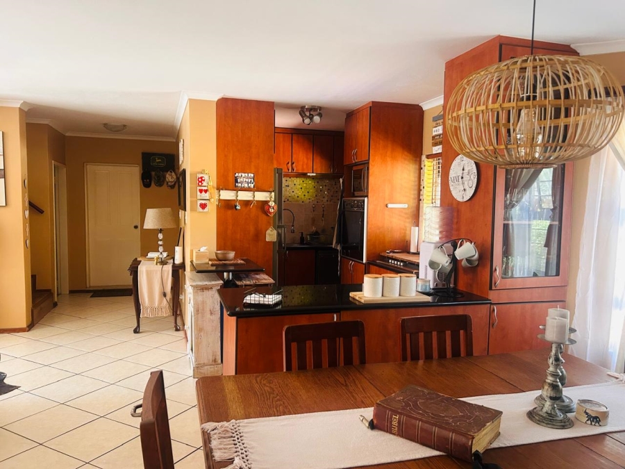 3 Bedroom Property for Sale in Eldoraigne Gauteng