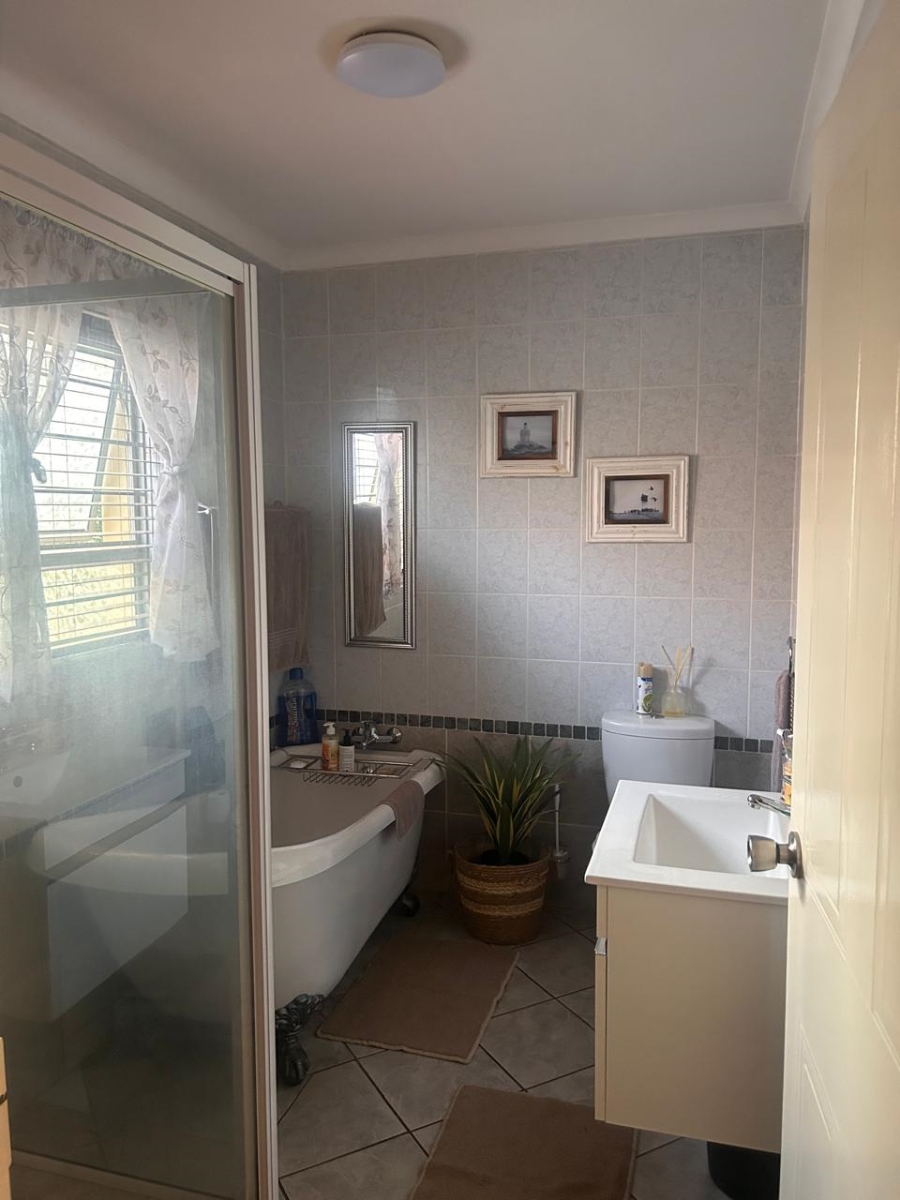 3 Bedroom Property for Sale in Eldoraigne Gauteng