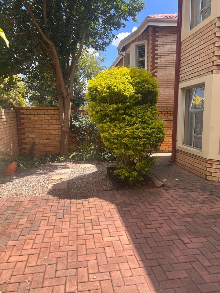 3 Bedroom Property for Sale in Eldoraigne Gauteng