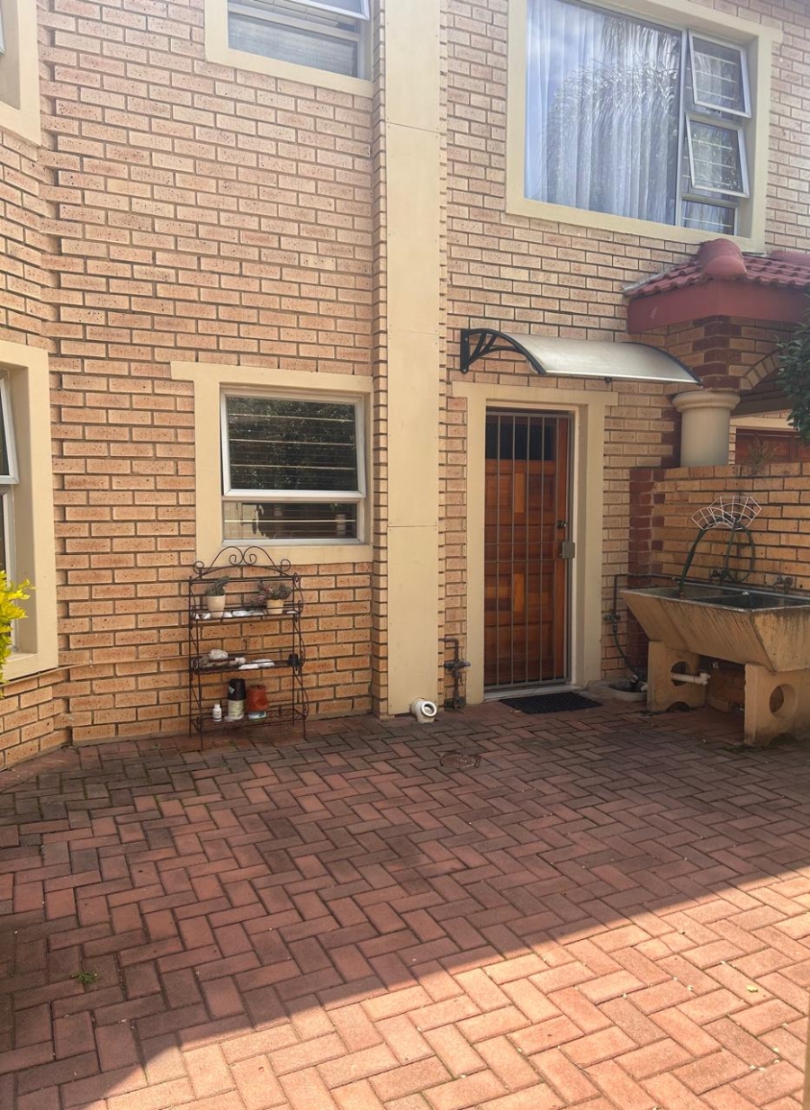 3 Bedroom Property for Sale in Eldoraigne Gauteng