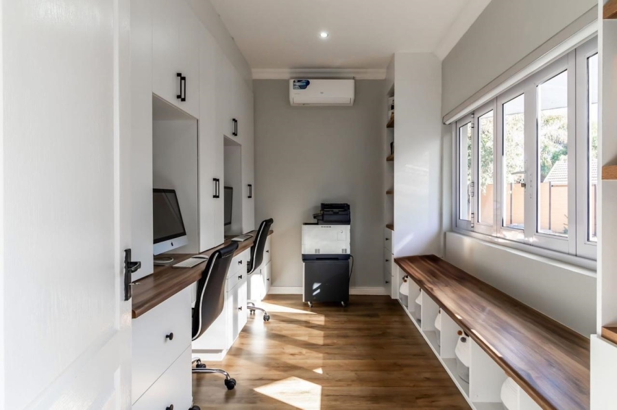 4 Bedroom Property for Sale in Eldoraigne Gauteng