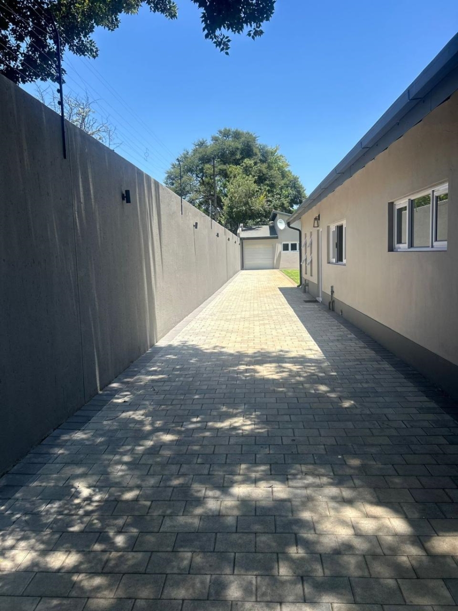 4 Bedroom Property for Sale in Eldoraigne Gauteng