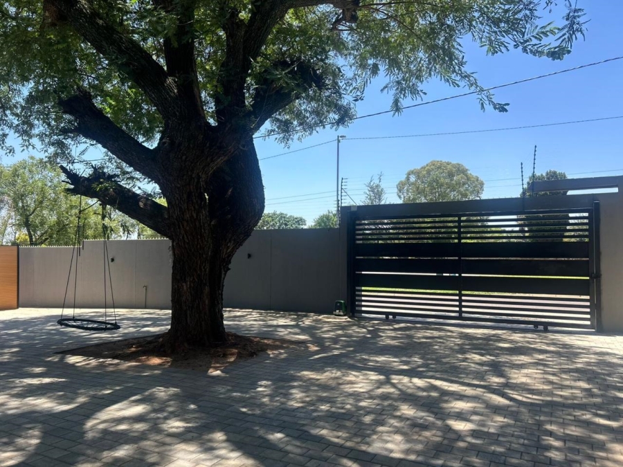 4 Bedroom Property for Sale in Eldoraigne Gauteng