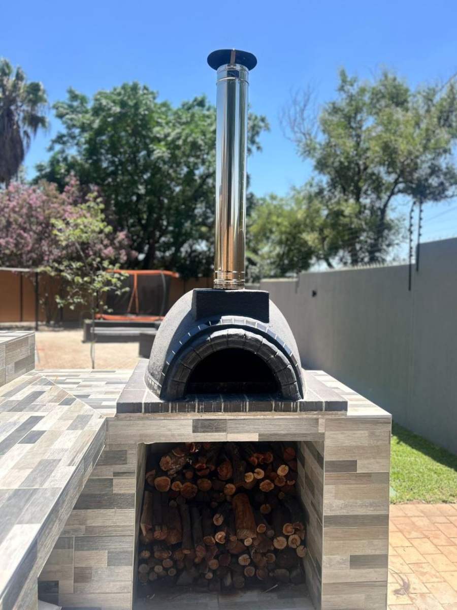 4 Bedroom Property for Sale in Eldoraigne Gauteng