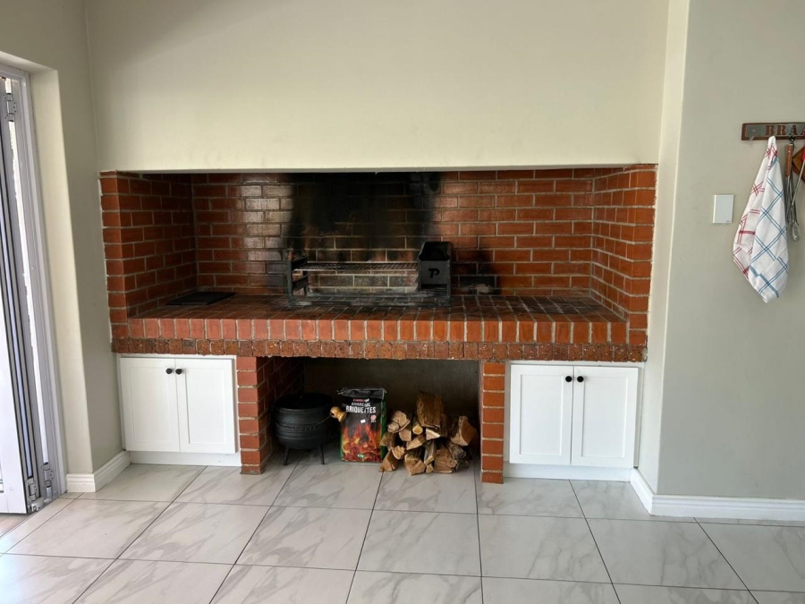 4 Bedroom Property for Sale in Eldoraigne Gauteng