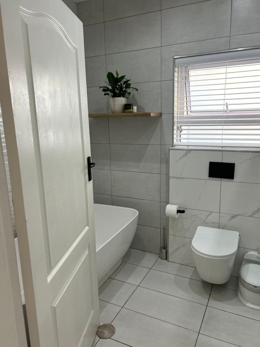 4 Bedroom Property for Sale in Eldoraigne Gauteng