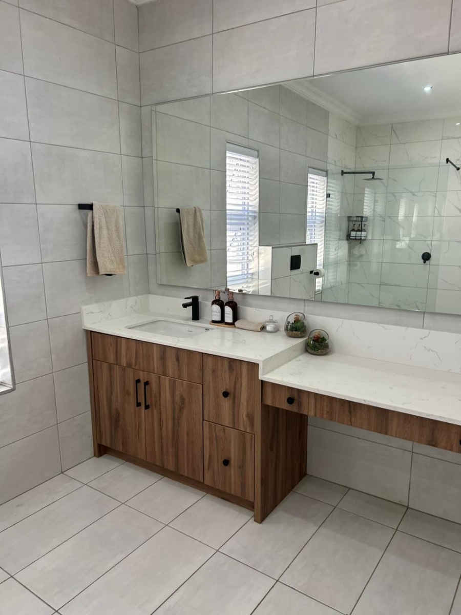 4 Bedroom Property for Sale in Eldoraigne Gauteng