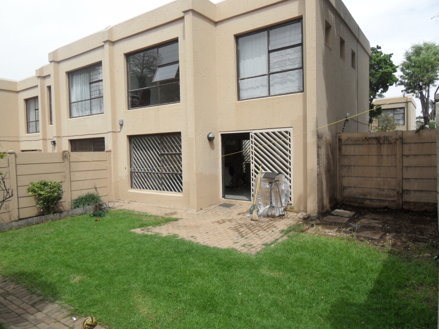 2 Bedroom Property for Sale in Kew Gauteng