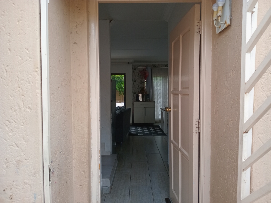 2 Bedroom Property for Sale in Kew Gauteng