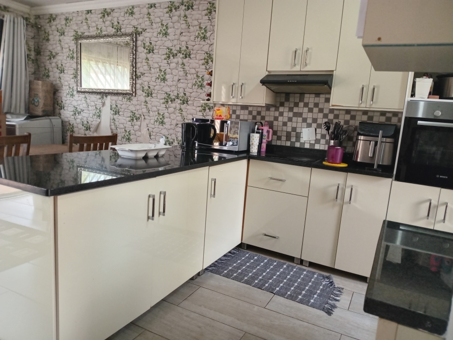 2 Bedroom Property for Sale in Kew Gauteng