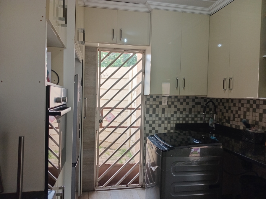 2 Bedroom Property for Sale in Kew Gauteng