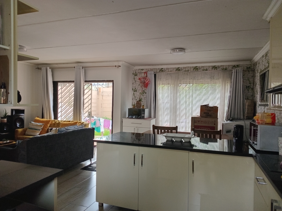 2 Bedroom Property for Sale in Kew Gauteng
