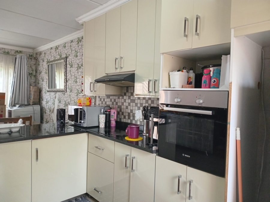 2 Bedroom Property for Sale in Kew Gauteng