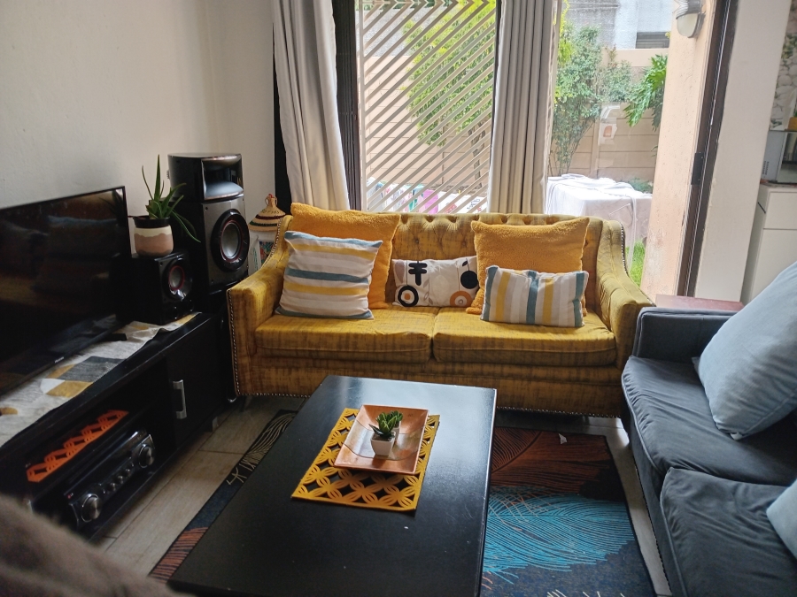 2 Bedroom Property for Sale in Kew Gauteng