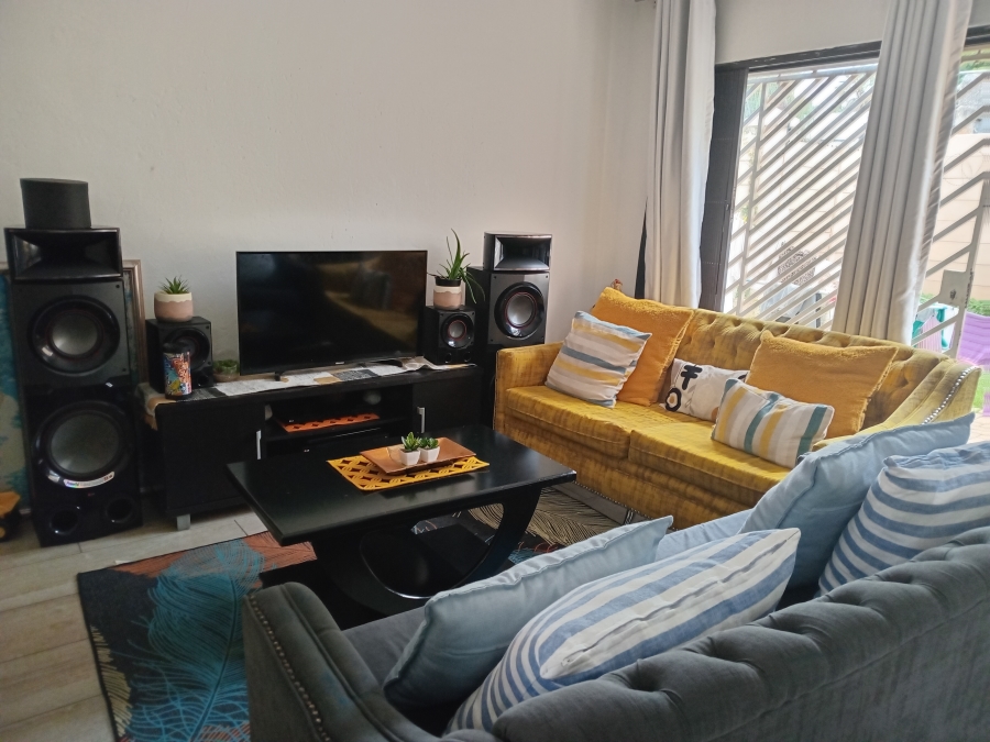 2 Bedroom Property for Sale in Kew Gauteng