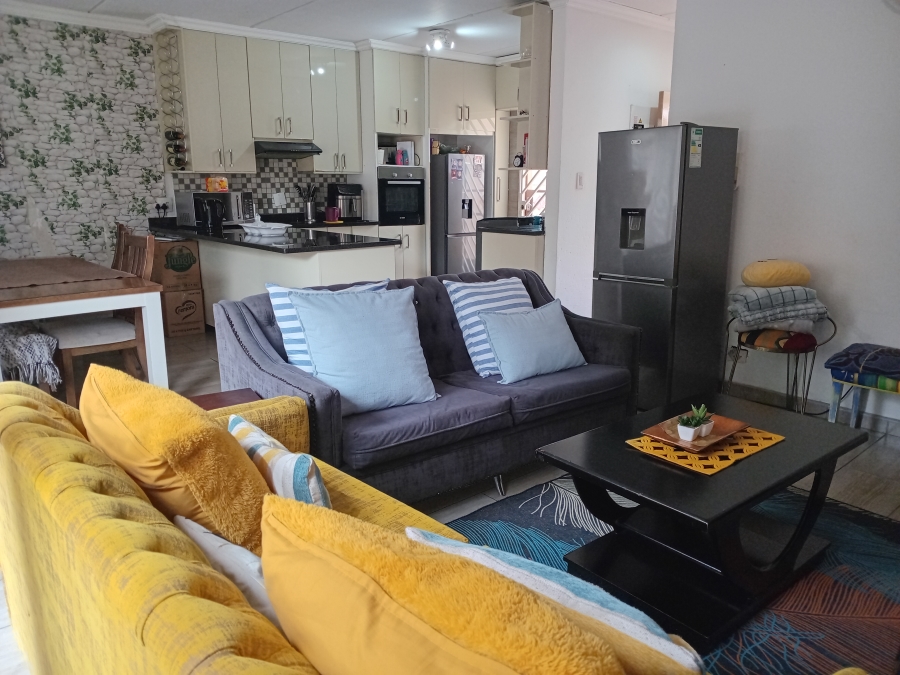 2 Bedroom Property for Sale in Kew Gauteng