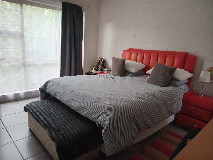 2 Bedroom Property for Sale in Kew Gauteng
