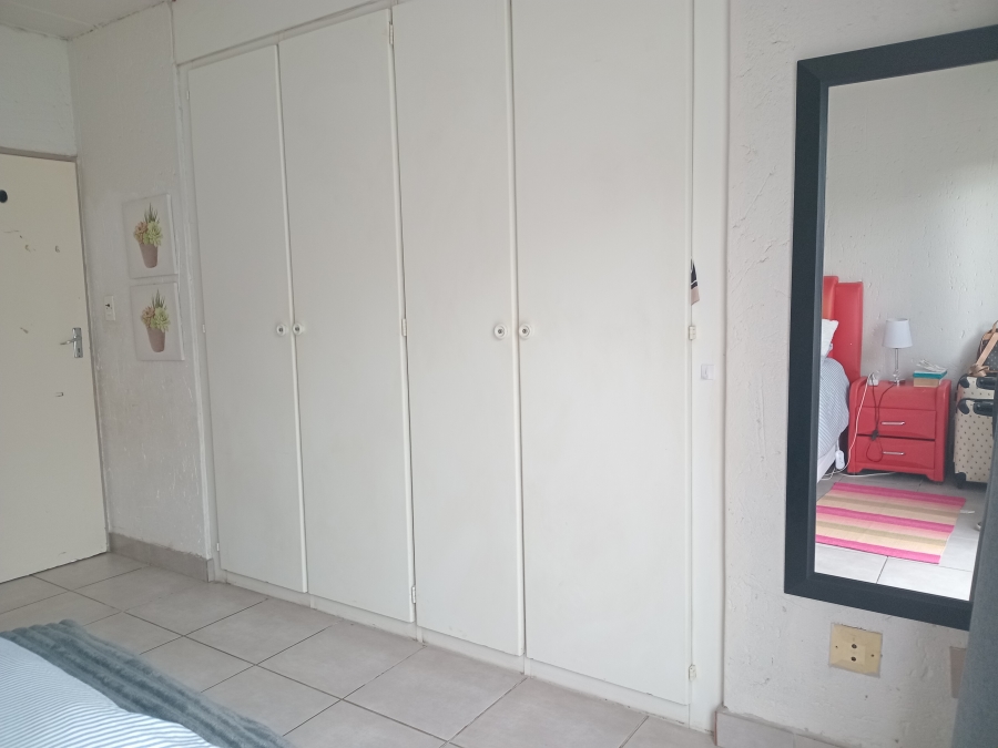 2 Bedroom Property for Sale in Kew Gauteng