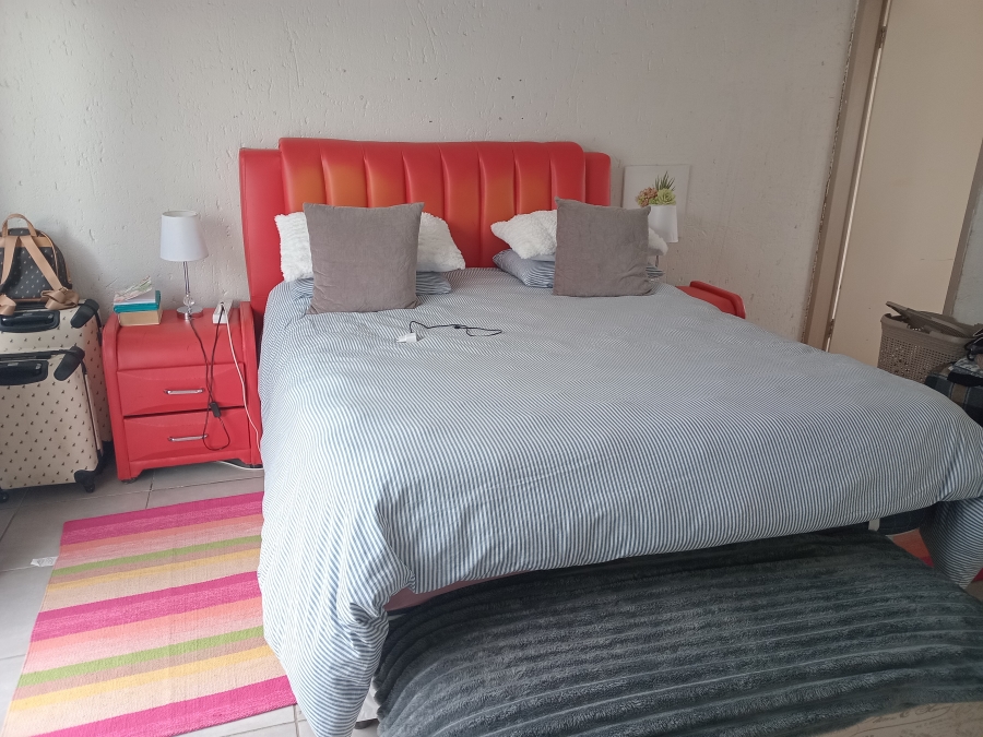 2 Bedroom Property for Sale in Kew Gauteng