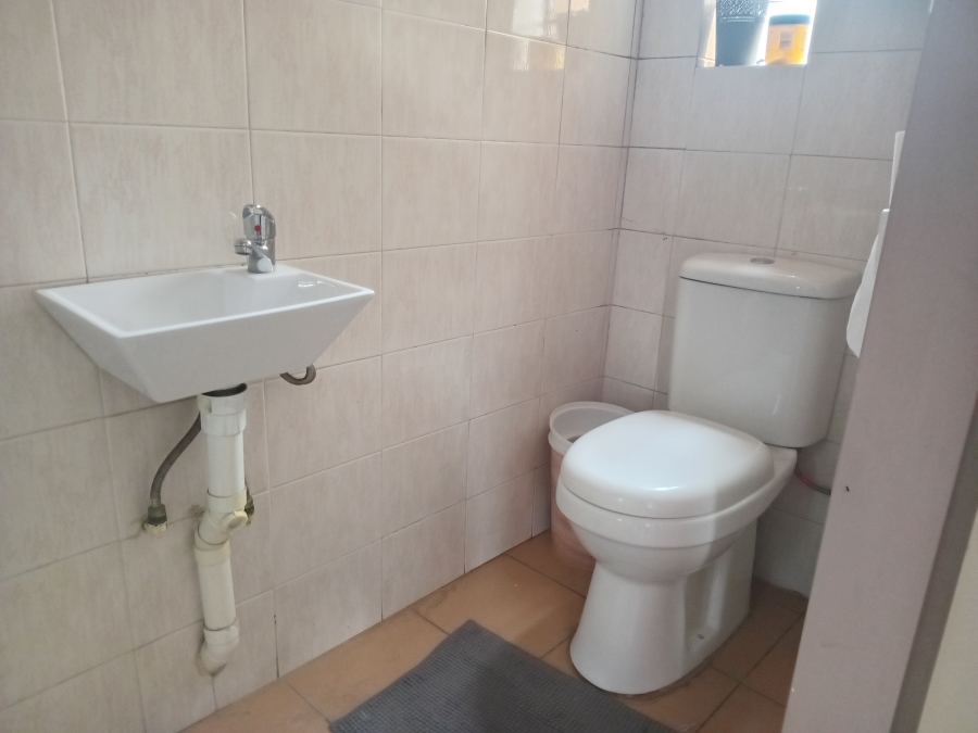 2 Bedroom Property for Sale in Kew Gauteng