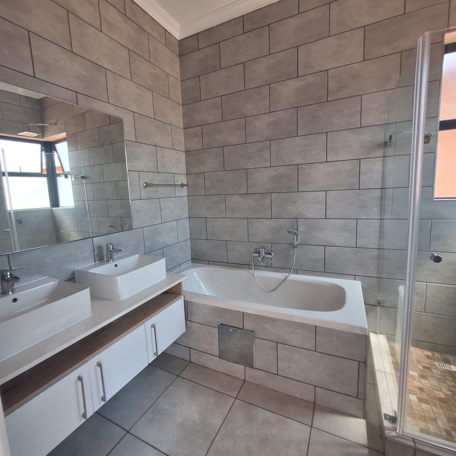 To Let 3 Bedroom Property for Rent in Boardwalk Villas Gauteng