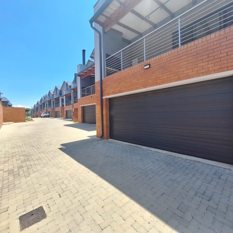 To Let 3 Bedroom Property for Rent in Boardwalk Villas Gauteng