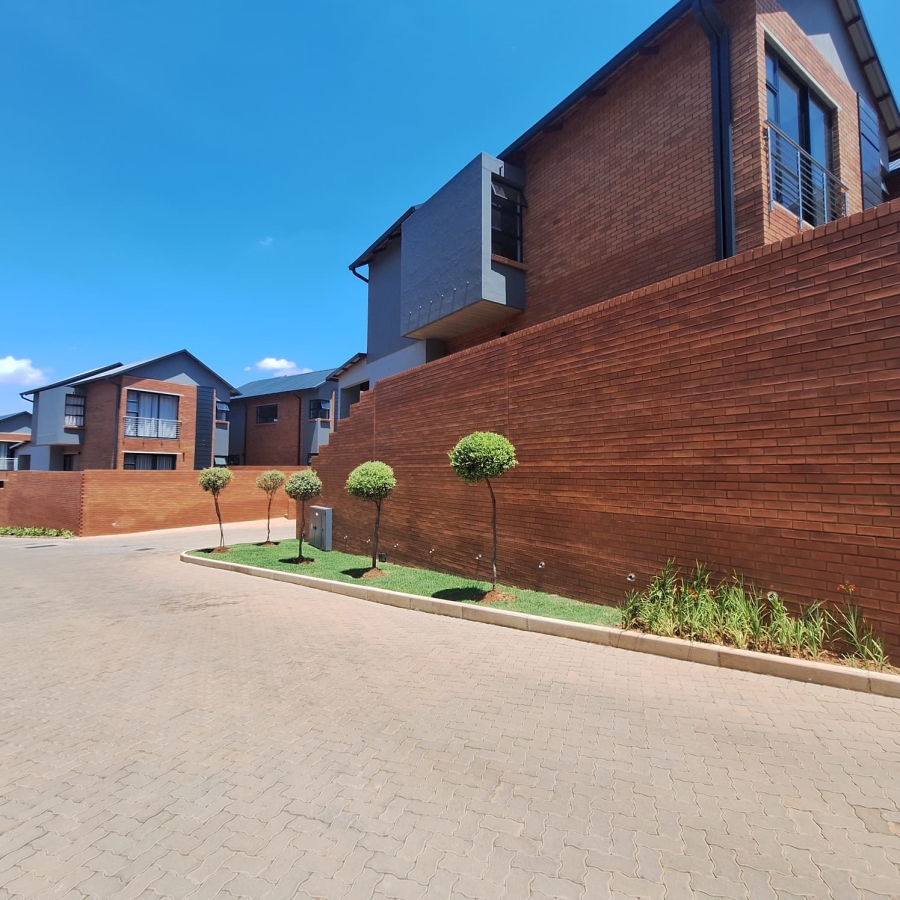 To Let 3 Bedroom Property for Rent in Boardwalk Villas Gauteng
