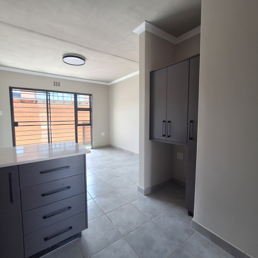 To Let 2 Bedroom Property for Rent in Sinoville Gauteng