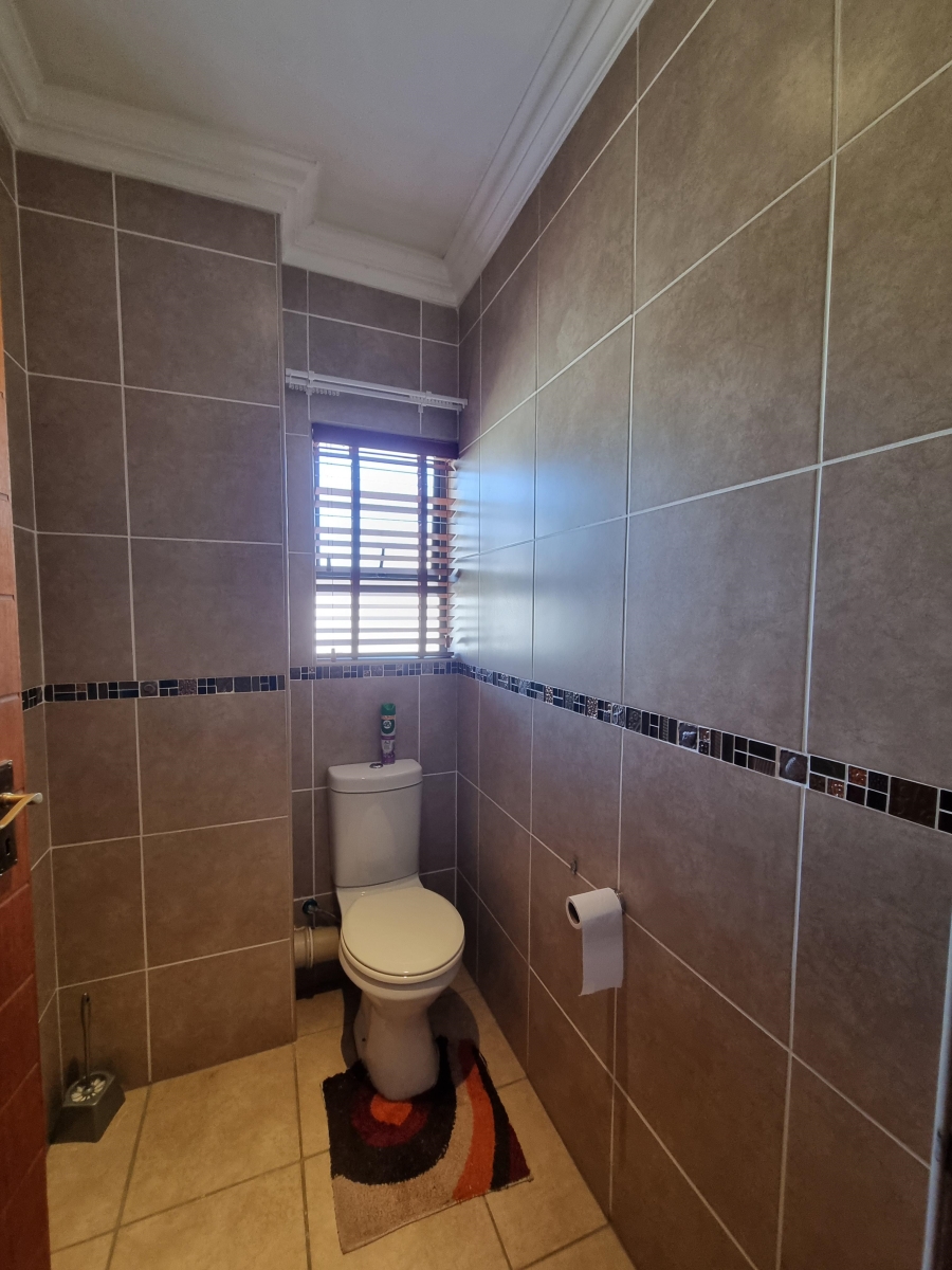 To Let 3 Bedroom Property for Rent in Thatchfield Hills Gauteng