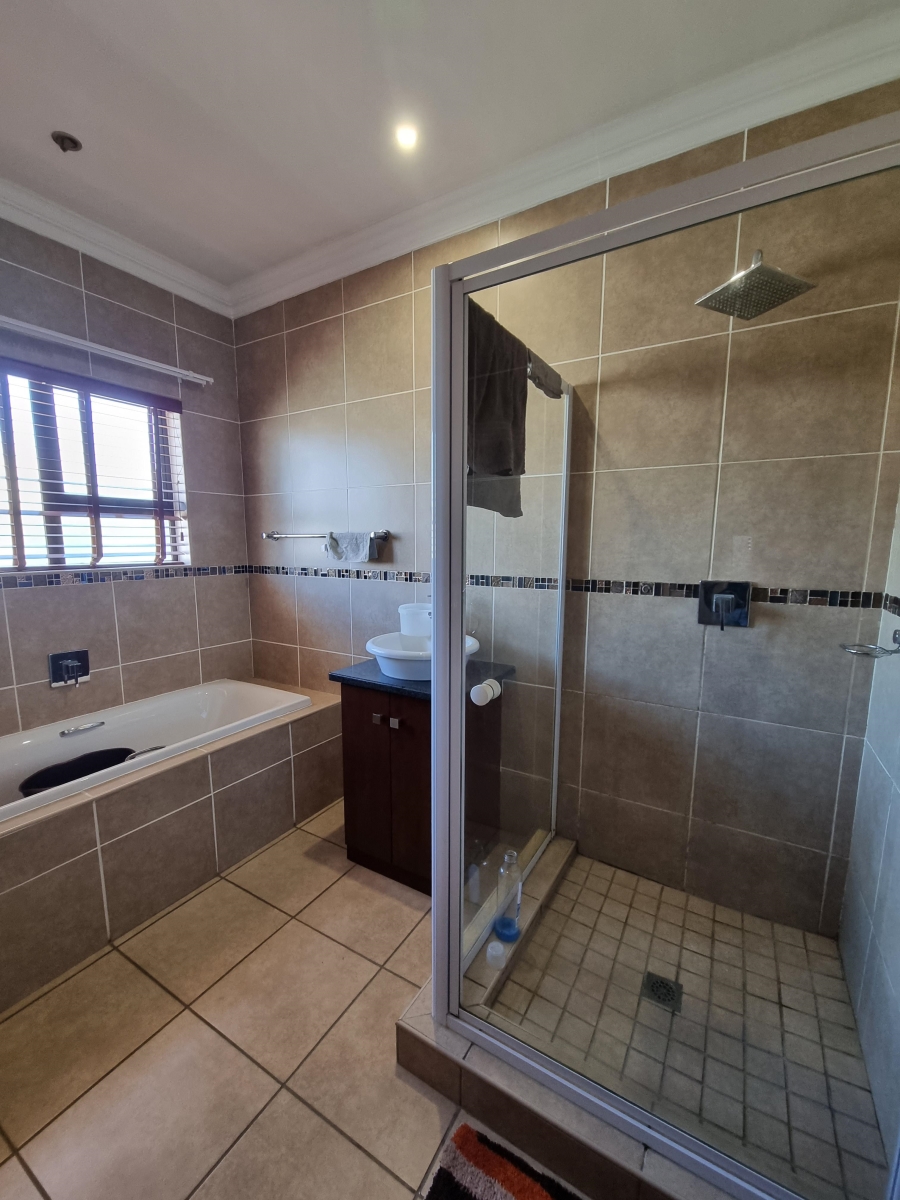 To Let 3 Bedroom Property for Rent in Thatchfield Hills Gauteng