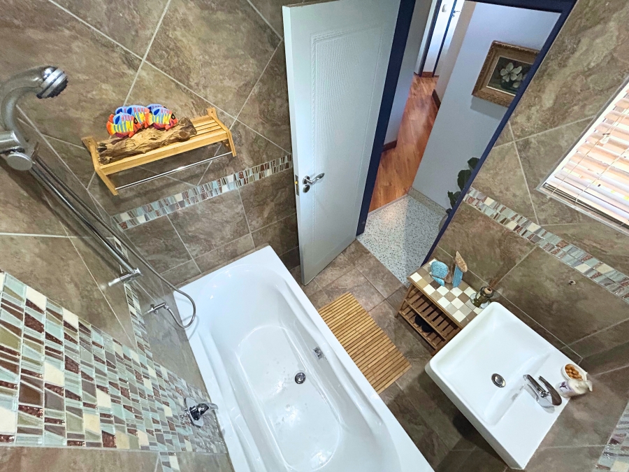 4 Bedroom Property for Sale in Eldoraigne Gauteng