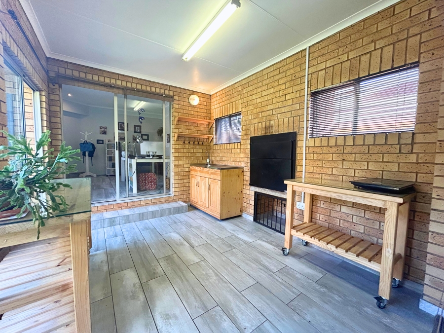 4 Bedroom Property for Sale in Eldoraigne Gauteng