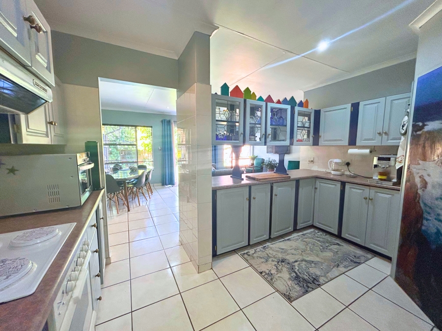 4 Bedroom Property for Sale in Eldoraigne Gauteng