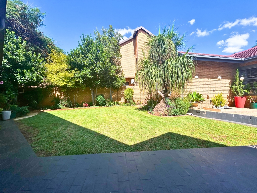 4 Bedroom Property for Sale in Eldoraigne Gauteng