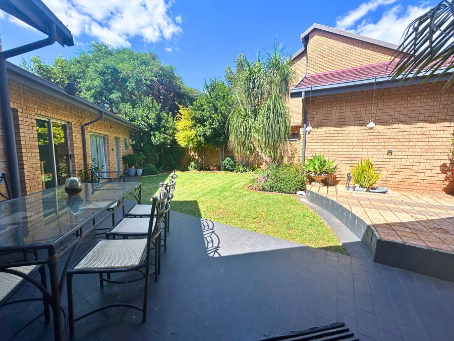 4 Bedroom Property for Sale in Eldoraigne Gauteng