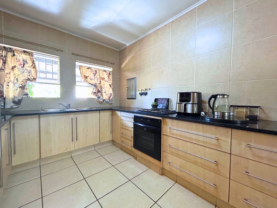 3 Bedroom Property for Sale in Die Hoewes Gauteng