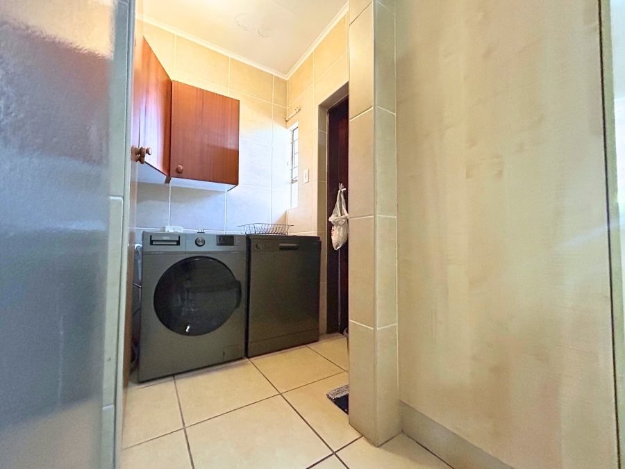 3 Bedroom Property for Sale in Die Hoewes Gauteng